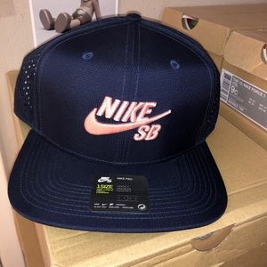Nike Sb Trucker SnapBack Hat Cap 629242-462 Obsidian/Storm Pink 2017 New Tags